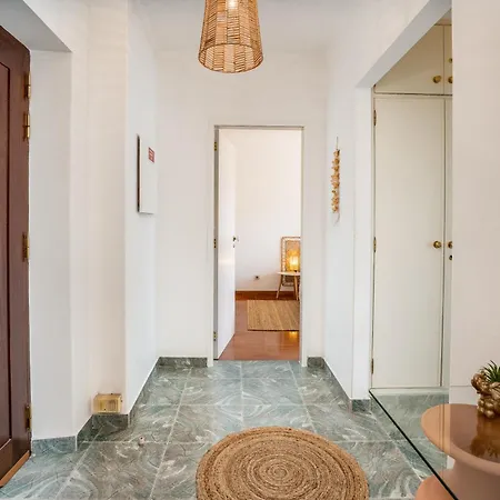 Host Wise - Charming And Cozy Flat With Balcony 公寓