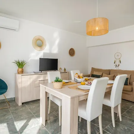 شقة Host Wise - Charming And Cozy Flat With Balcony *