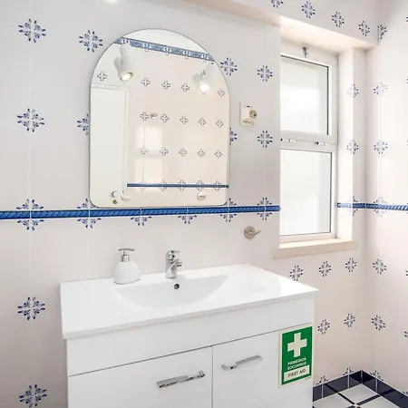 شقة Host Wise - Charming And Cozy Flat With Balcony